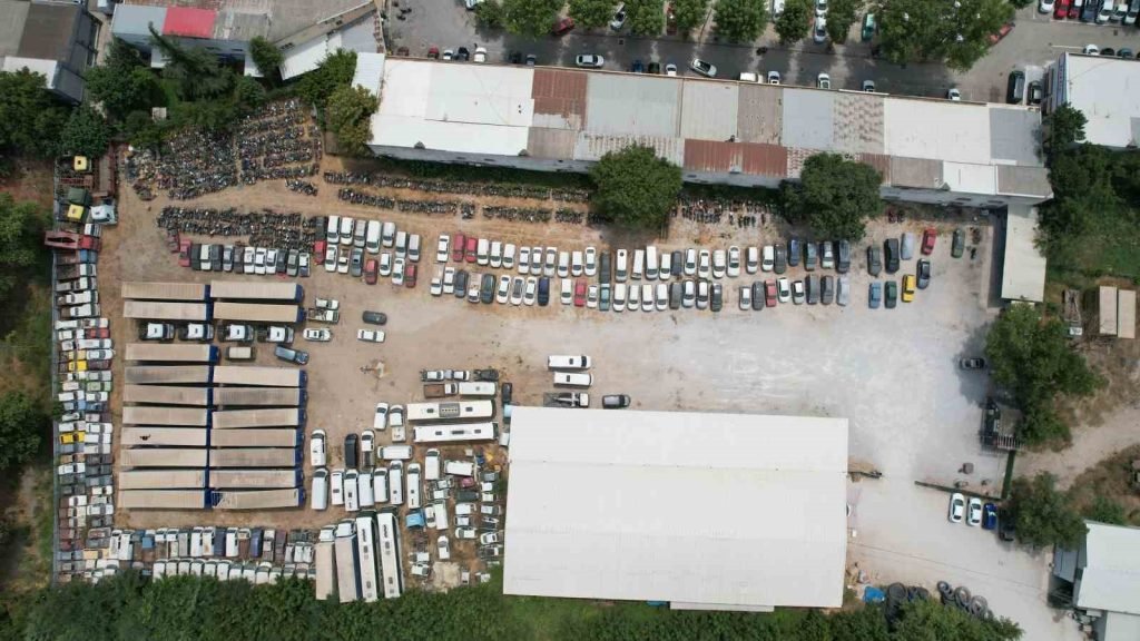 Yediemin Otoparklarında Bekleyen Araçlar Satışa Çıkıyor