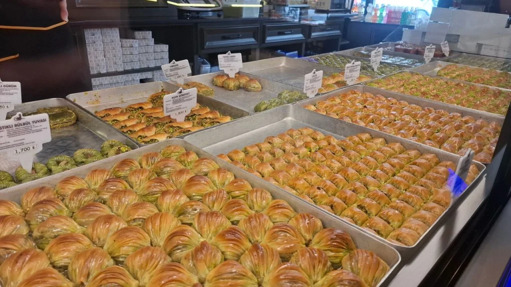 Bayram Sofralarının Vazgeçilmezi Baklava Artık Lüks: Dilimi 100 Lira