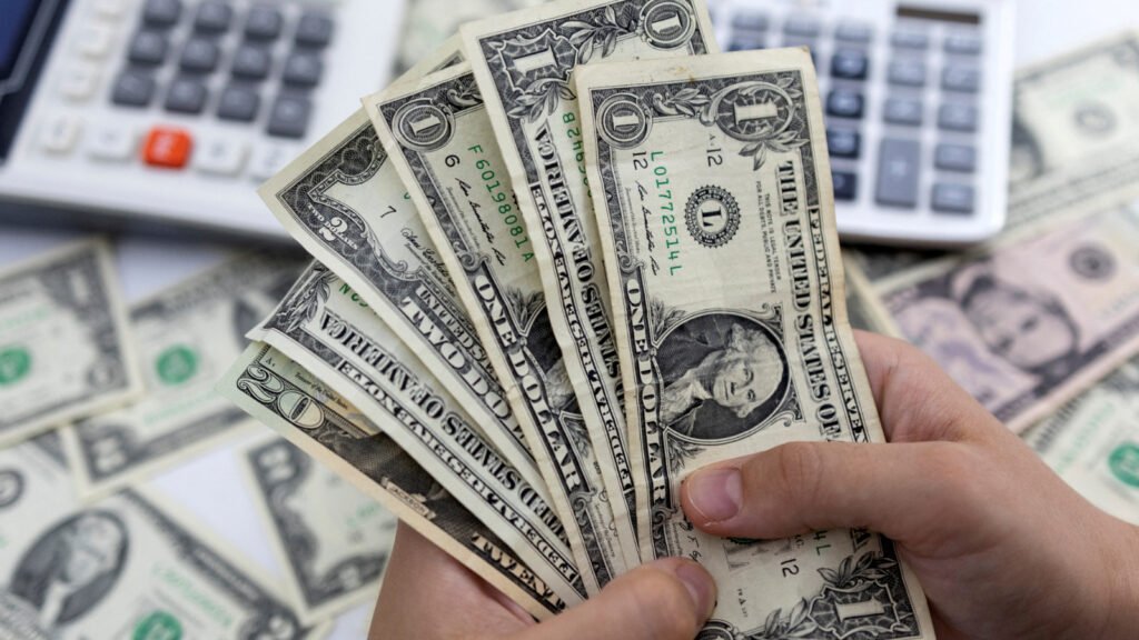 Dolar Haftaya Yatay Başladı, Altın Değer Kazandı, Petrol Sert Geriledi Dolar, euro ve altın kurlarını gösteren ekonomi haberi görseli