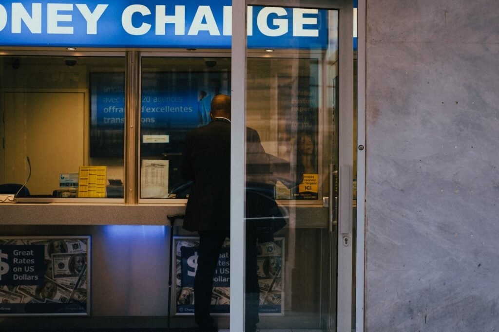 Dolar/TL Yükselişini Sürdürüyor: Petrol Fiyatları Haziran Ortasından Bu Yana En Yüksek Seviyede Döviz bürosunda kur tablosu